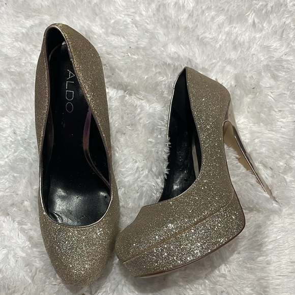 Aldo heels champagne color with glitter. Size 7.5US - Picture 2 of 4